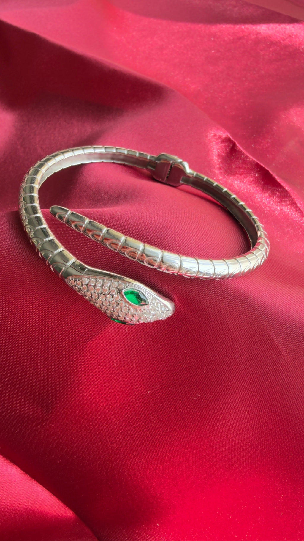 Pulseira Cobra Olhos Verdes